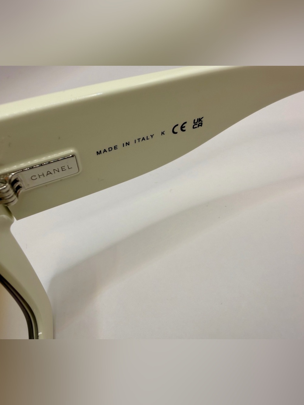 CHANEL Sunglasses - Picture 3 of 8